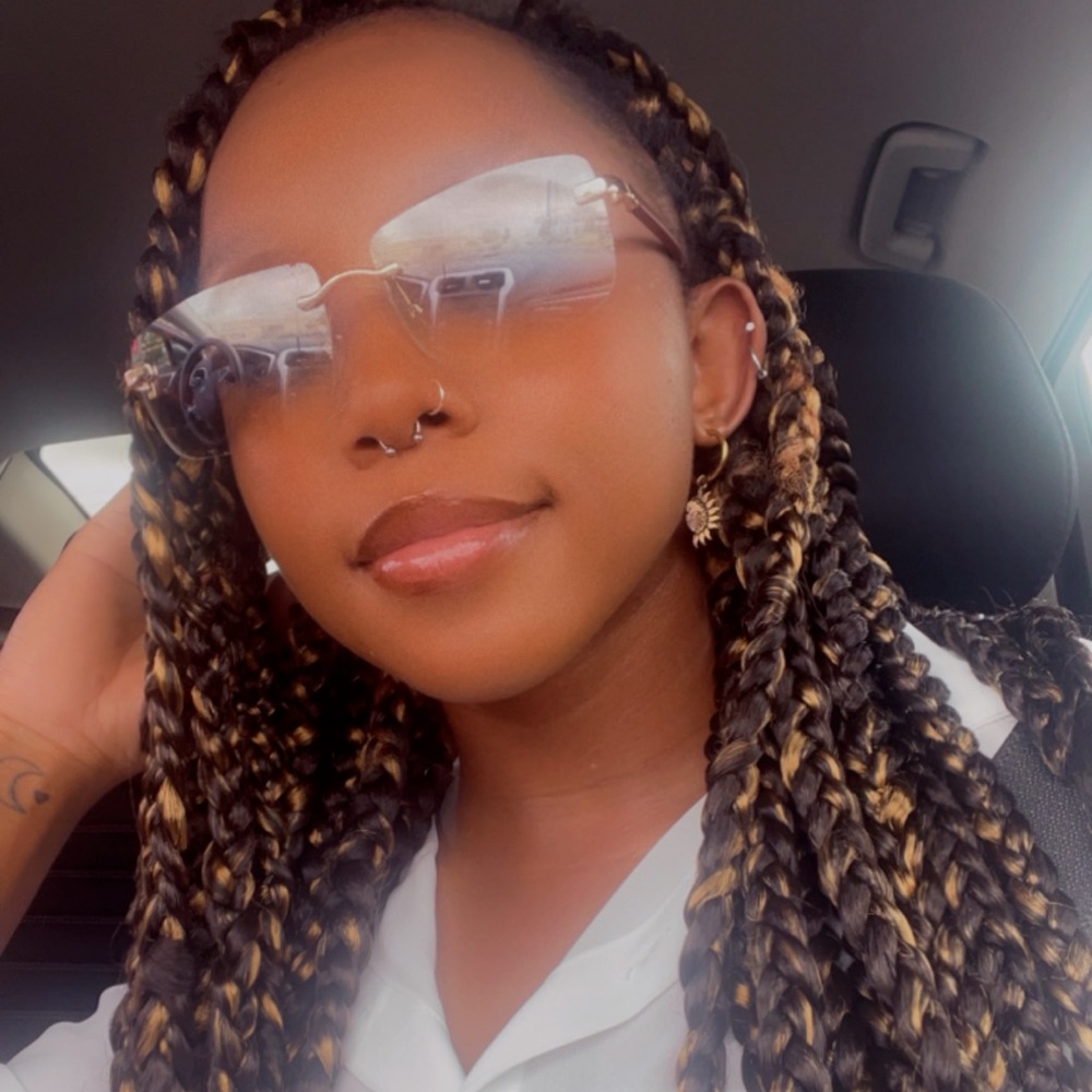 Meet your Posher, Jasmine